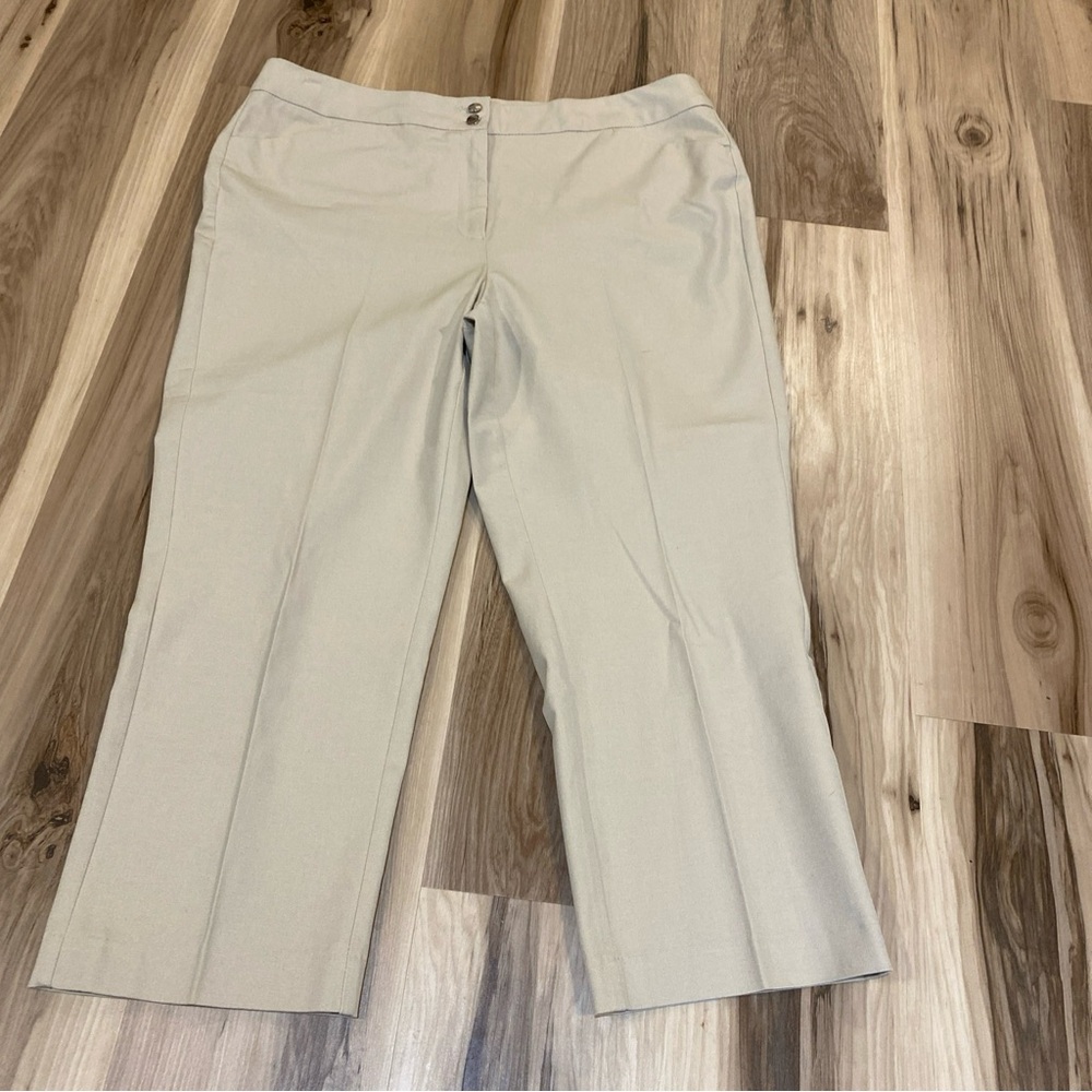 Chicos Size 2.5 US 14 Cream Dress Slacks Cropped Length